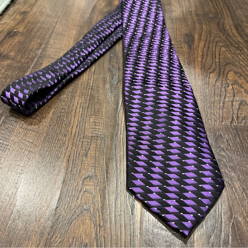 Pronto Vomo® men’s tie in a vibrant purple